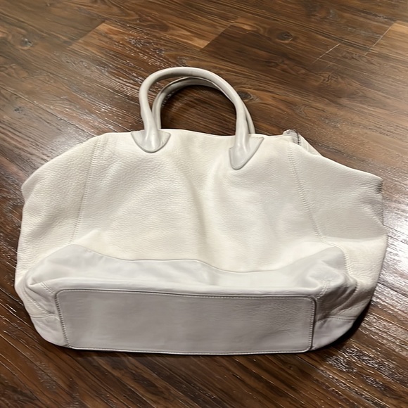 “Pour La Victoire XL Leather Shoulder Bag - Picture 13 of 13